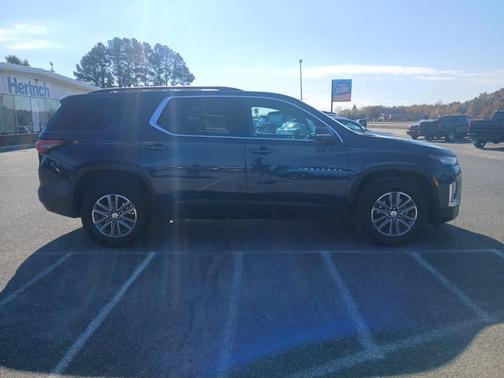 2022 Chevrolet Traverse LT Cloth