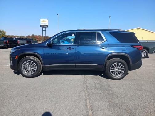 2022 Chevrolet Traverse LT Cloth