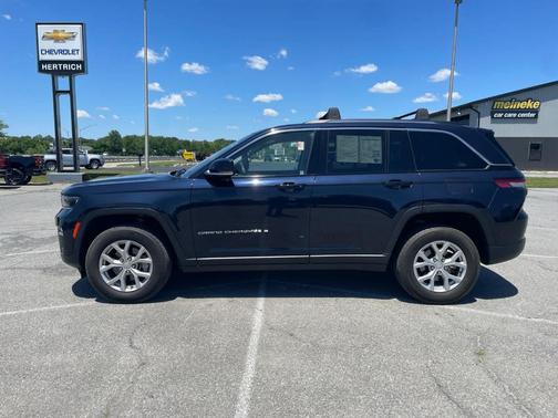 Midnight Sky 2023 Jeep Grand Cherokee Limited