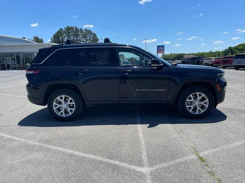 Midnight Sky 2023 Jeep Grand Cherokee Limited