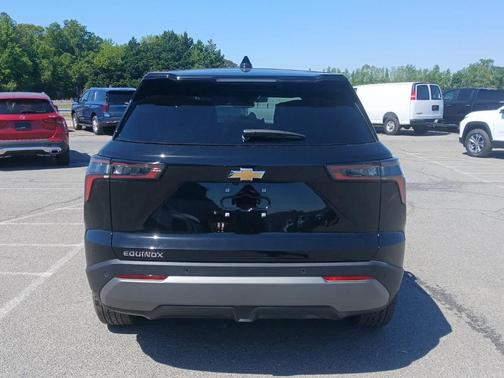 Mosaic Black Metallic 2026 Chevrolet Equinox LT