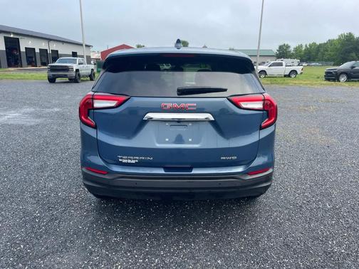 Metallic 2024 GMC Terrain SLE