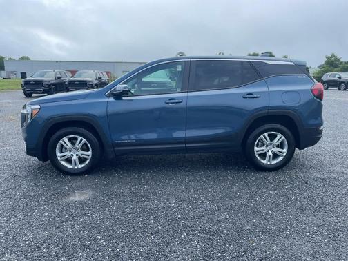 Metallic 2024 GMC Terrain SLE