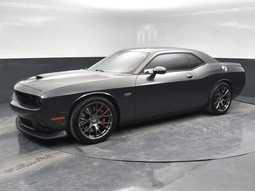 Photo 5 of 34 of 2016 Dodge Challenger SRT 392