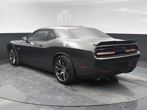 Photo 4 of 34 of 2016 Dodge Challenger SRT 392