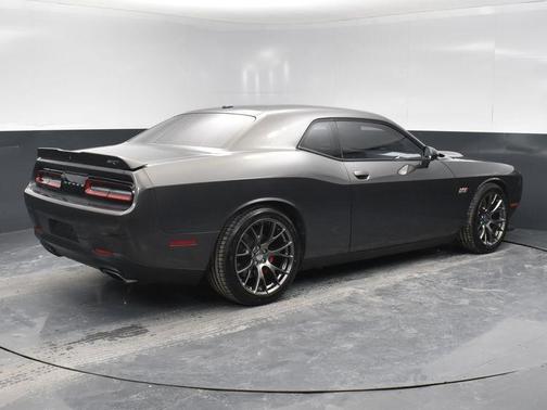 Photo 2 of 34 of 2016 Dodge Challenger SRT 392