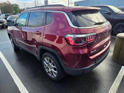 2022 Jeep Compass Latitude Lux