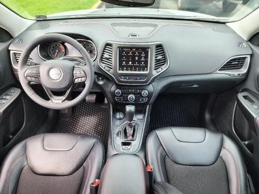 2023 Jeep Cherokee Trailhawk