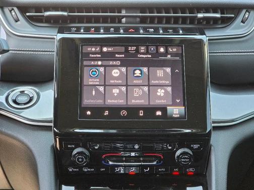 Diamond Black Crystal Pearlcoat 2023 Jeep Grand Cherokee Laredo