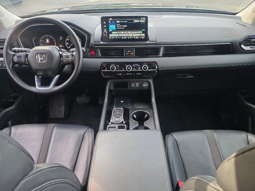Crystal Black Pearl 2024 Honda Pilot EX-L 7 Passenger