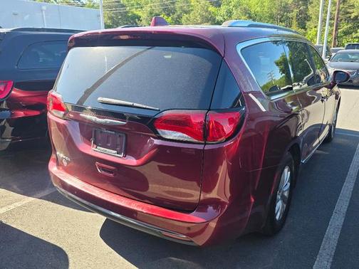 Velvet Red Pearlcoat 2018 Chrysler Pacifica Touring-L Plus