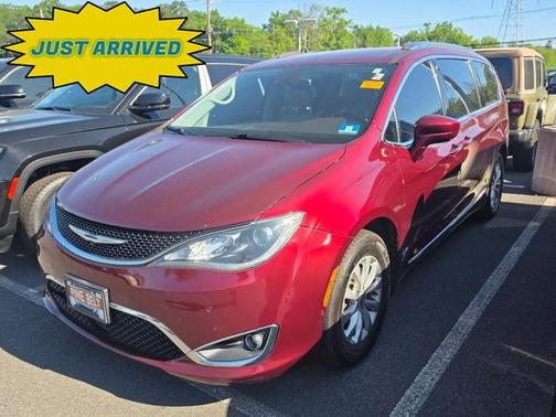 Velvet Red Pearlcoat 2018 Chrysler Pacifica Touring-L Plus