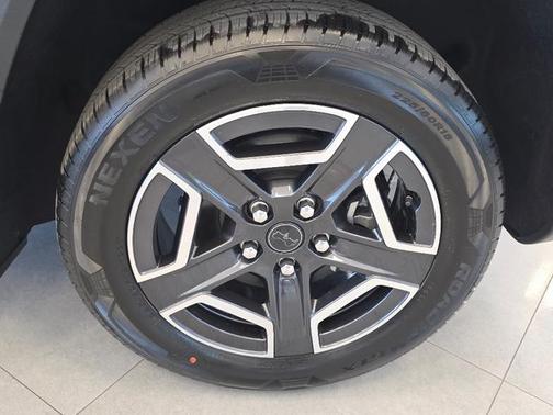 Diamond Black Crystal Pearlcoat 2026 Jeep Cherokee Limited