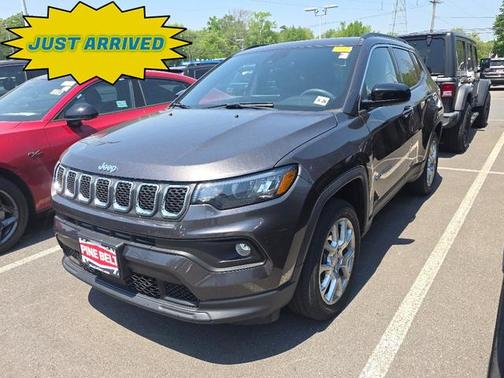 Granite Crystal Metallic Clearcoat 2023 Jeep Compass Latitude Lux