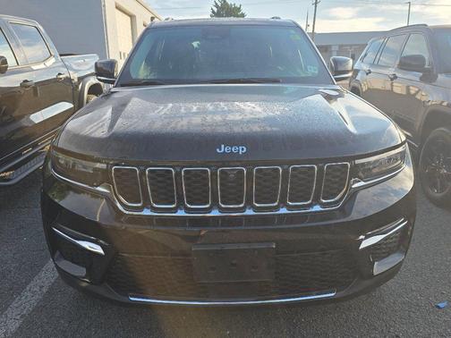 Diamond Black Crystal Pearlcoat 2023 Jeep Grand Cherokee 4xe Base