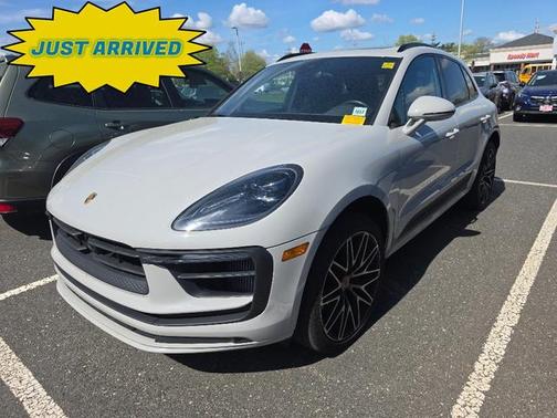 Chalk 2024 Porsche Macan Macan