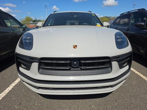 Chalk 2024 Porsche Macan Macan