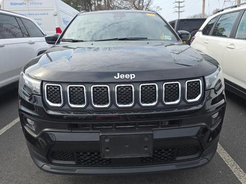 Diamond Black Crystal Pearlcoat 2023 Jeep Compass Latitude