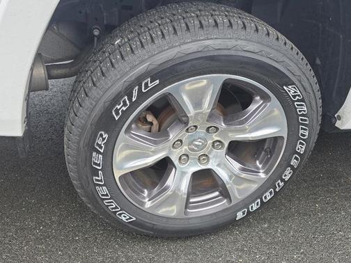 Bright White Clearcoat 2022 RAM 1500 Laramie