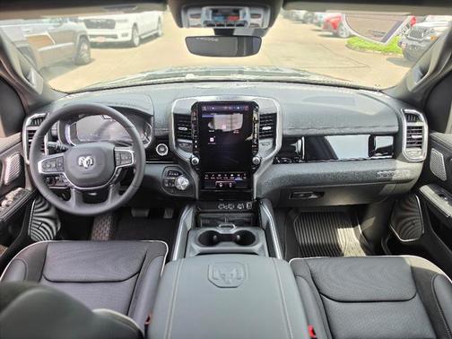 Diamond Black Crystal Pearlcoat 2026 RAM 1500 Laramie