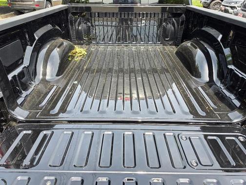 Diamond Black Crystal Pearlcoat 2026 RAM 1500 Laramie
