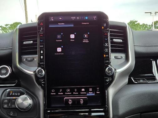 Diamond Black Crystal Pearlcoat 2026 RAM 1500 Laramie