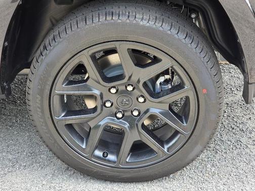 Diamond Black Crystal Pearlcoat 2026 RAM 1500 Laramie