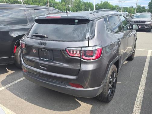 Granite Crystal Metallic Clearcoat 2022 Jeep Compass Latitude