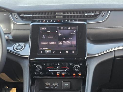 2022 Jeep Grand Cherokee L Laredo