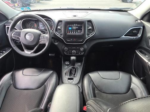 Diamond Black Crystal Pearlcoat 2019 Jeep Cherokee Latitude Plus