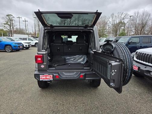 2025 Jeep Wrangler 4-Door Sahara 4x4
