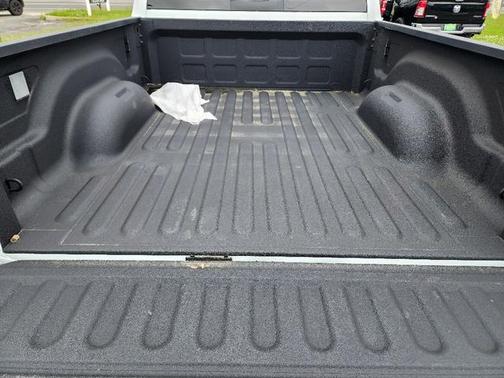 2022 RAM 2500 Tradesman Crew Cab 4x4 6'4' Box