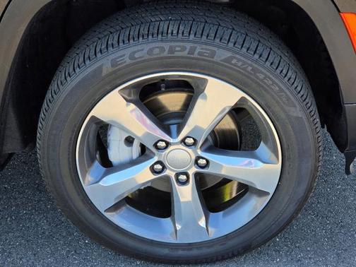 Diamond Black Crystal Pearlcoat 2025 Jeep Grand Cherokee Limited