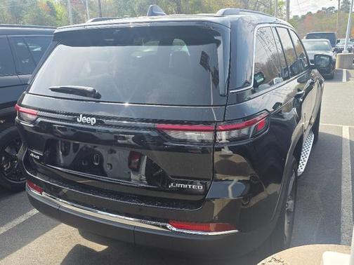 Diamond Black Crystal Pearlcoat 2025 Jeep Grand Cherokee Limited