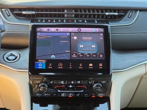 Diamond Black Crystal Pearlcoat 2025 Jeep Grand Cherokee Limited