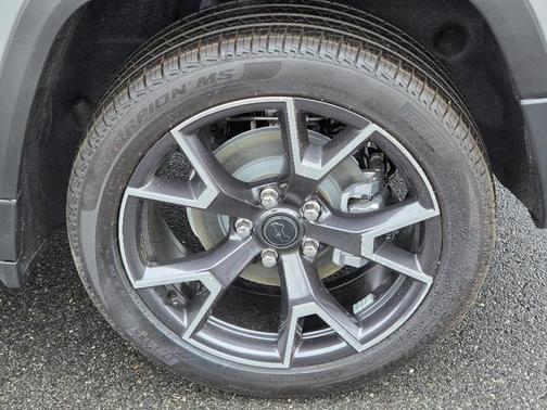 Sting-Gray Clearcoat 2026 Jeep Cherokee Overland