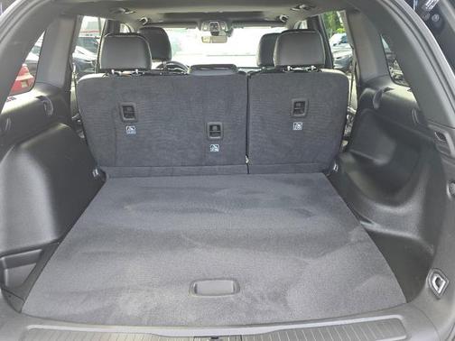 Diamond Black Crystal Pearlcoat 2026 Jeep Grand Cherokee Altitude