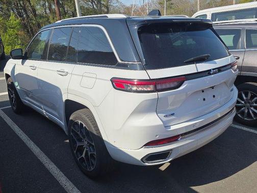 White/off-white 2022 Jeep Grand Cherokee 4xe Summit Reserve