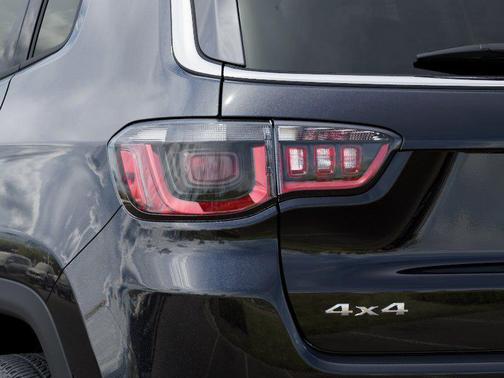 Diamond Black Crystal Pearlcoat 2026 Jeep Compass Limited