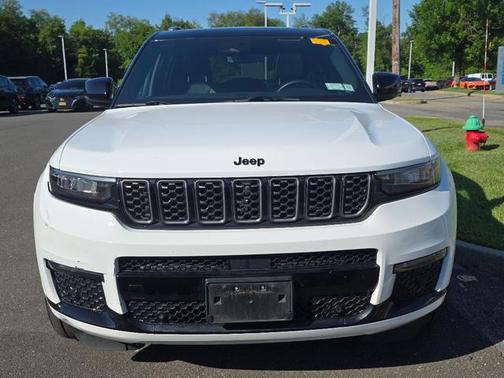 Bright White Clearcoat 2023 Jeep Grand Cherokee L Summit Reserve