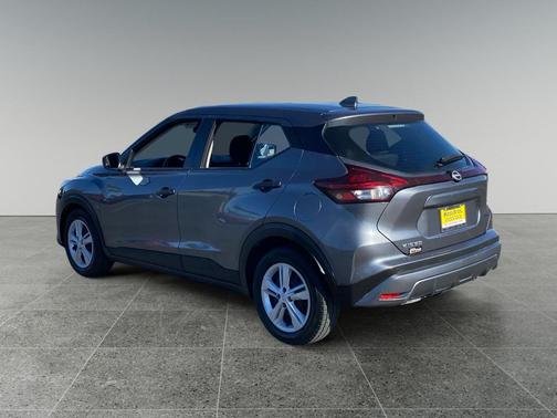 Gun Metallic 2024 Nissan Kicks S