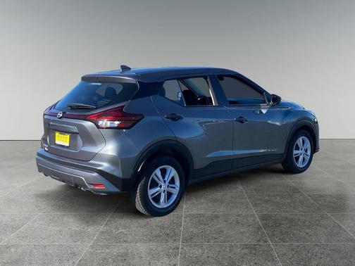 Gun Metallic 2024 Nissan Kicks S