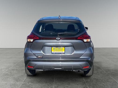 Gun Metallic 2024 Nissan Kicks S