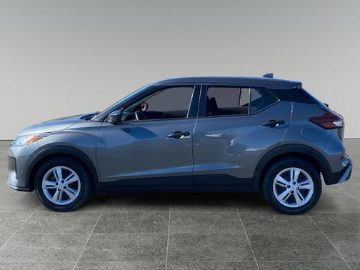 Gun Metallic 2024 Nissan Kicks S