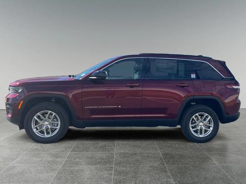 Velvet Red Pearlcoat 2026 Jeep Grand Cherokee Laredo