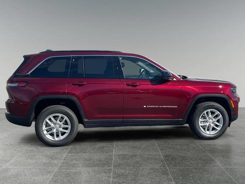 Velvet Red Pearlcoat 2026 Jeep Grand Cherokee Laredo