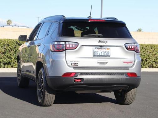 Photo 5 of 9 of 2021 Jeep Compass Trailhawk