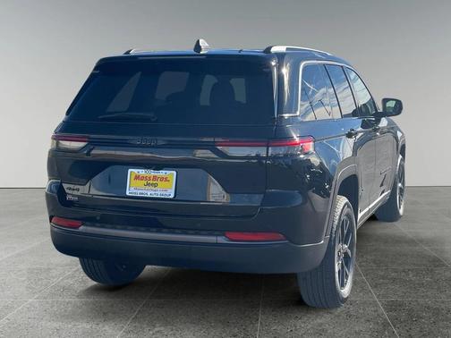 2026 Jeep Grand Cherokee Altitude