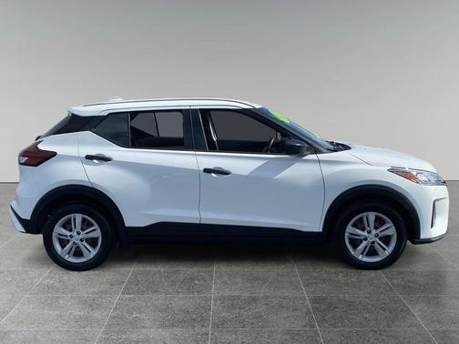 2022 Nissan Kicks S