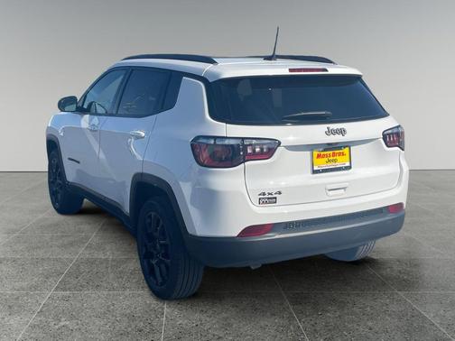 Hydro Blue Pearlcoat 2026 Jeep Compass Latitude